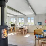 Дом отдыха Gorgeous In With Kitchen