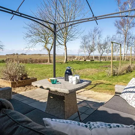 Holiday home Gorgeous In With Kitchen