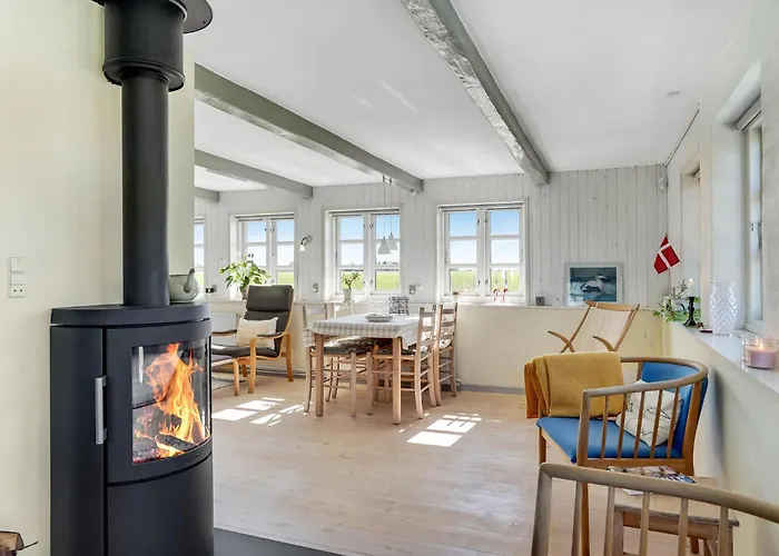 Vakantiehuis Gorgeous In With Kitchen